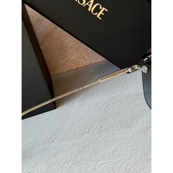 NEW Versace VE2296 Aviator Sunglasses in Silver Grey